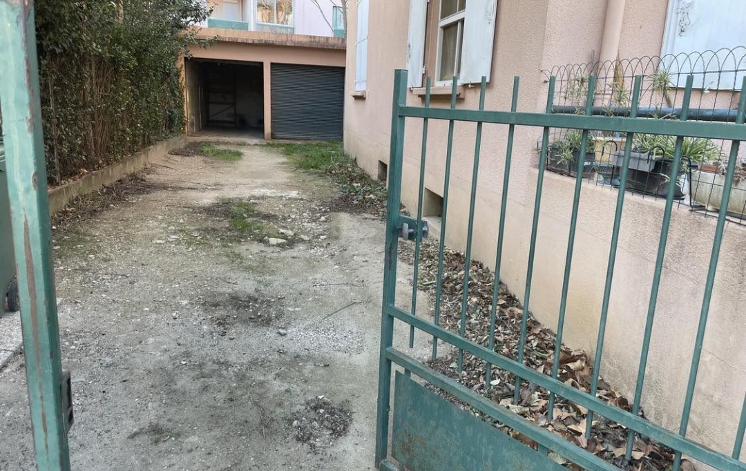 CGRE - COMMANDRE GUILLAUME REAL ESTATE : Parking | NIMES (30000) | 12 m2 | 80 € 