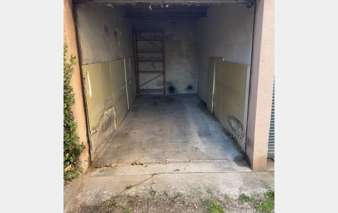 CGRE - COMMANDRE GUILLAUME REAL ESTATE : Garage / Parking | NIMES (30000) | 12 m2 | 80 € 